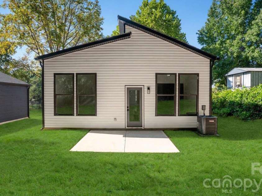 140 Norris Drive, Salisbury, NC 28147.  MLS# CAR4431057, YatesRealty ID 47815. 