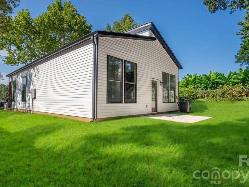 140 Norris Drive, Salisbury, NC 28147.  MLS# CAR4431057, YatesRealty ID 47815. 