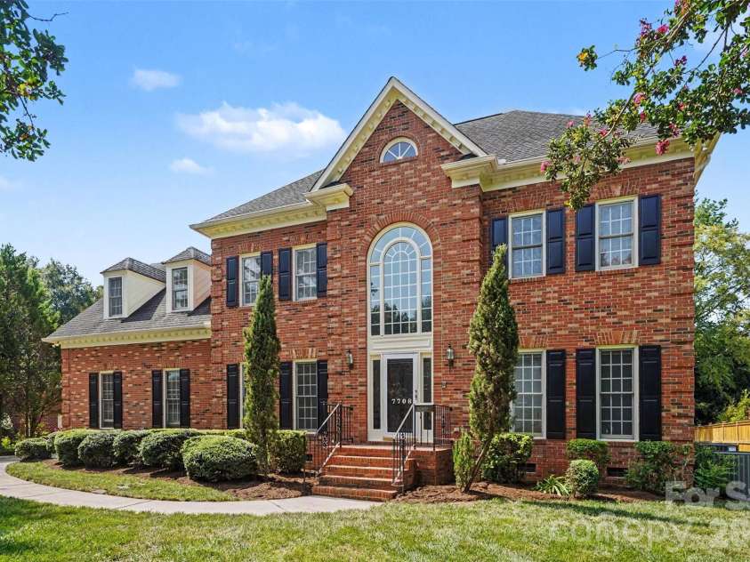 7708 Red Oak Lane, Charlotte, NC 28226.  MLS# CAR4414398, YatesRealty ID 47816. 