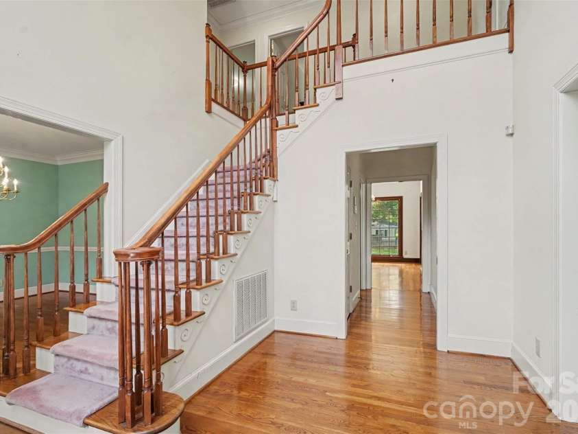 7708 Red Oak Lane, Charlotte, NC 28226.  MLS# CAR4414398, YatesRealty ID 47816. 