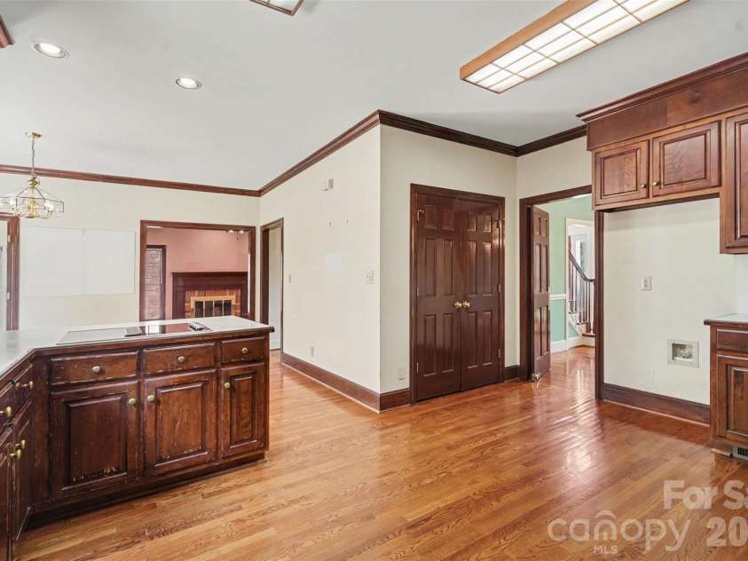 7708 Red Oak Lane, Charlotte, NC 28226.  MLS# CAR4414398, YatesRealty ID 47816. 