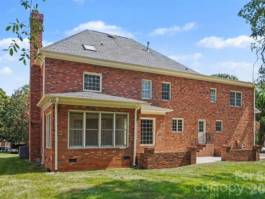 7708 Red Oak Lane, Charlotte, NC 28226.  MLS# CAR4414398, YatesRealty ID 47816. 