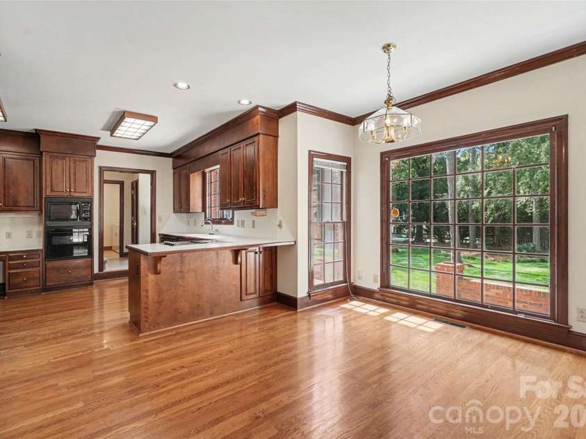 7708 Red Oak Lane, Charlotte, NC 28226.  MLS# CAR4414398, YatesRealty ID 47816. Breakfast Nook