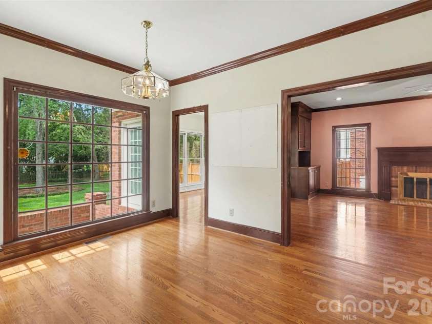 7708 Red Oak Lane, Charlotte, NC 28226.  MLS# CAR4414398, YatesRealty ID 47816. Breakfast Nook