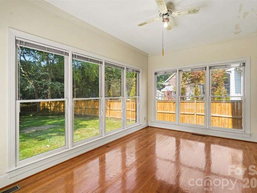 7708 Red Oak Lane, Charlotte, NC 28226.  MLS# CAR4414398, YatesRealty ID 47816. Sunroom