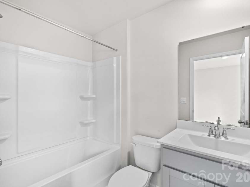 1000 Sennema Circle, Myrtle Beach, SC 29588.  MLS# CAR4407826, YatesRealty ID 47818. Ensuite Bath for Secondary Bedroom