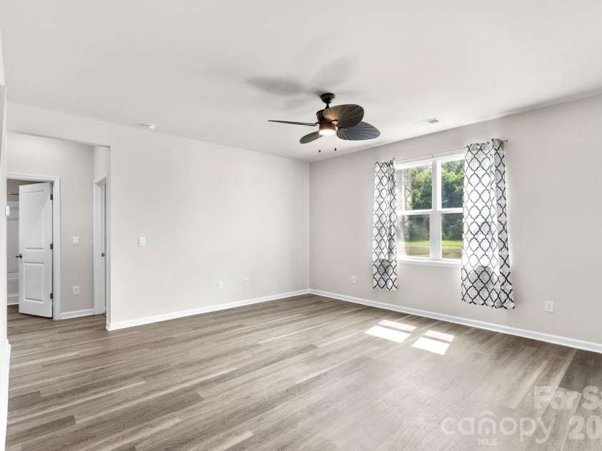 1000 Sennema Circle, Myrtle Beach, SC 29588.  MLS# CAR4407826, YatesRealty ID 47818. Living