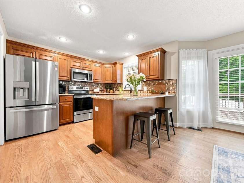 6011 Dockside Drive, Hickory, NC 28601.  MLS# CAR4419004, YatesRealty ID 47819. 