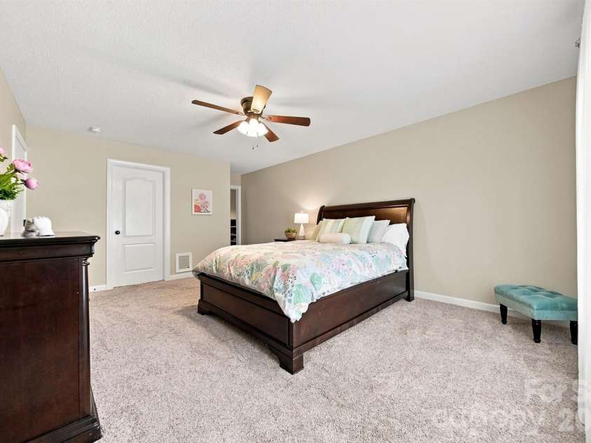 6011 Dockside Drive, Hickory, NC 28601.  MLS# CAR4419004, YatesRealty ID 47819. 