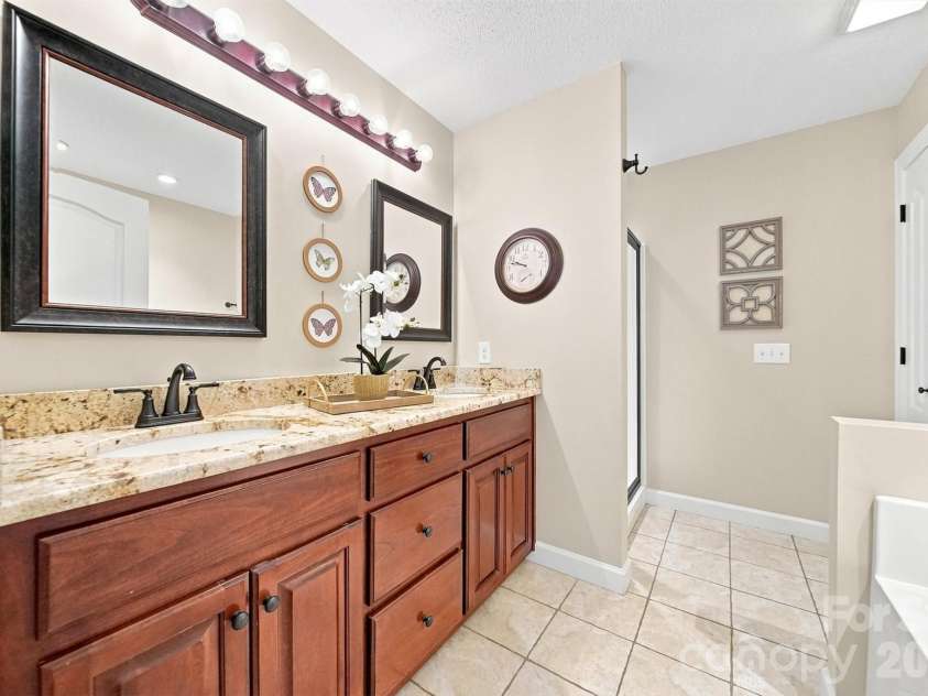 6011 Dockside Drive, Hickory, NC 28601.  MLS# CAR4419004, YatesRealty ID 47819. 