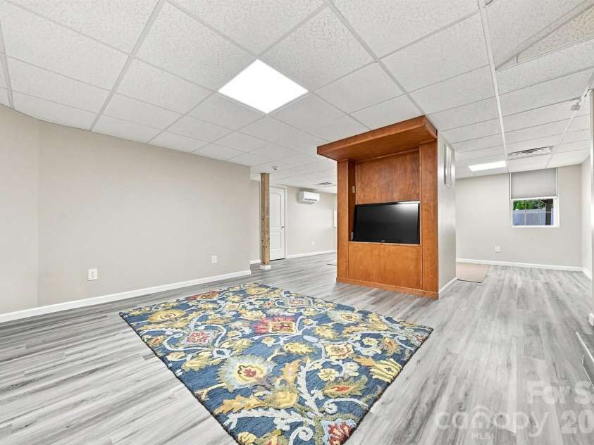 6011 Dockside Drive, Hickory, NC 28601.  MLS# CAR4419004, YatesRealty ID 47819. 