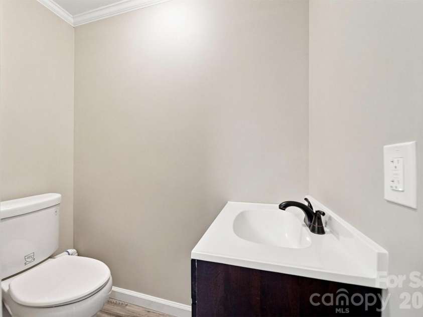 6011 Dockside Drive, Hickory, NC 28601.  MLS# CAR4419004, YatesRealty ID 47819. 