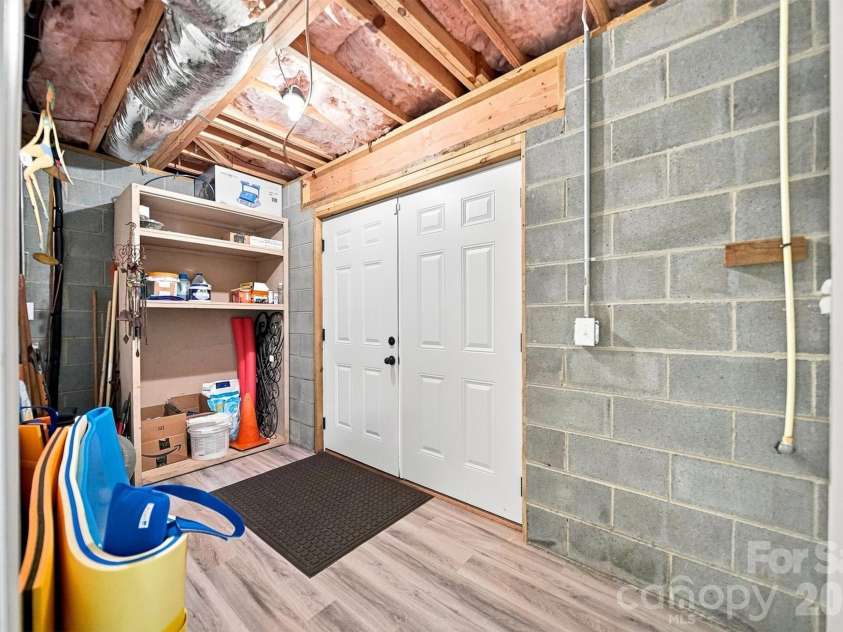 6011 Dockside Drive, Hickory, NC 28601.  MLS# CAR4419004, YatesRealty ID 47819. 