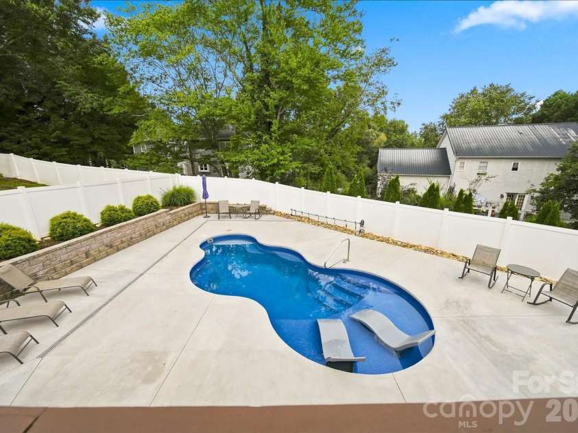 6011 Dockside Drive, Hickory, NC 28601.  MLS# CAR4419004, YatesRealty ID 47819. 