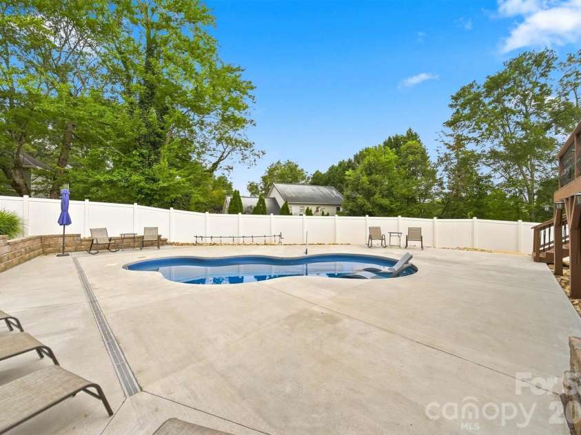 6011 Dockside Drive, Hickory, NC 28601.  MLS# CAR4419004, YatesRealty ID 47819. 