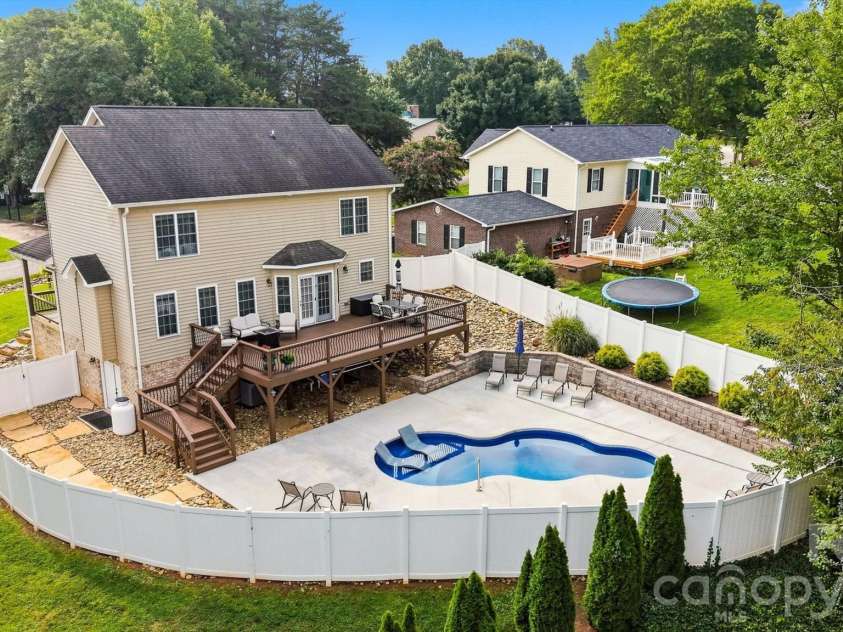 6011 Dockside Drive, Hickory, NC 28601.  MLS# CAR4419004, YatesRealty ID 47819. 