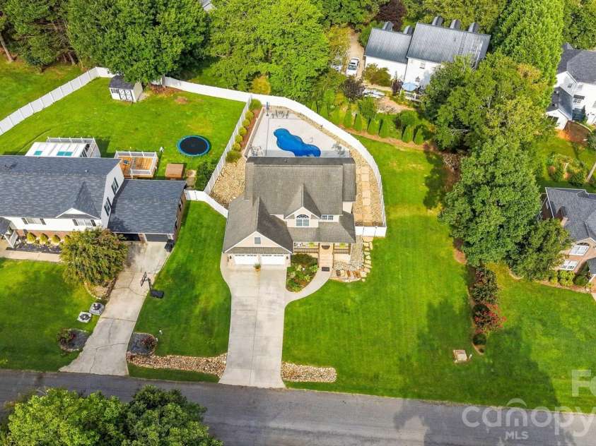 6011 Dockside Drive, Hickory, NC 28601.  MLS# CAR4419004, YatesRealty ID 47819. 