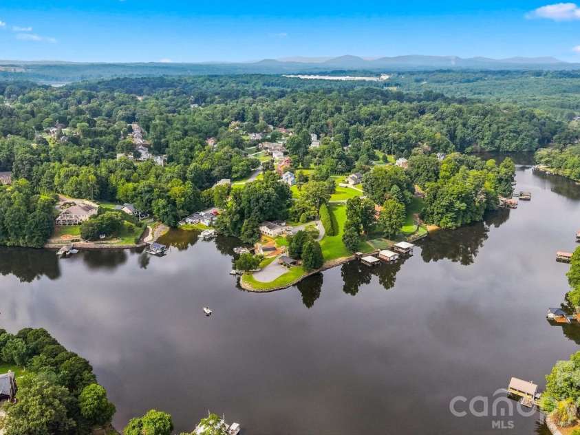6011 Dockside Drive, Hickory, NC 28601.  MLS# CAR4419004, YatesRealty ID 47819. Community Lake Access