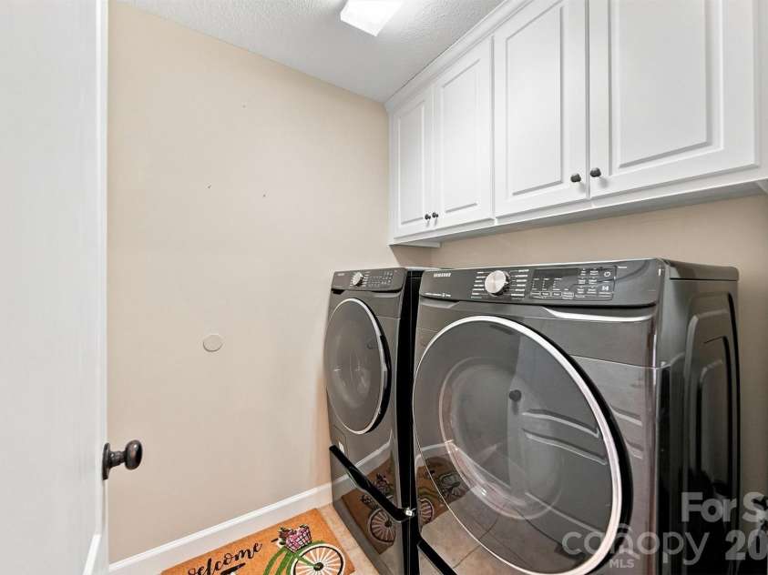 6011 Dockside Drive, Hickory, NC 28601.  MLS# CAR4419004, YatesRealty ID 47819. Laundry room on Main Level