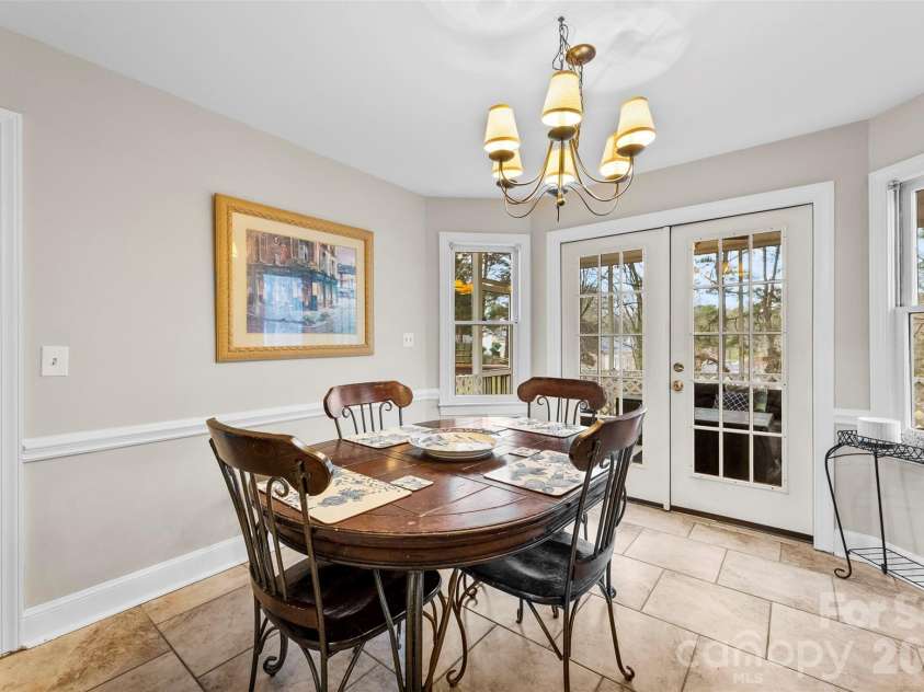 10318 Hollybrook Drive, Charlotte, NC 28277.  MLS# CAR4334718, YatesRealty ID 4782. Breakfast Area