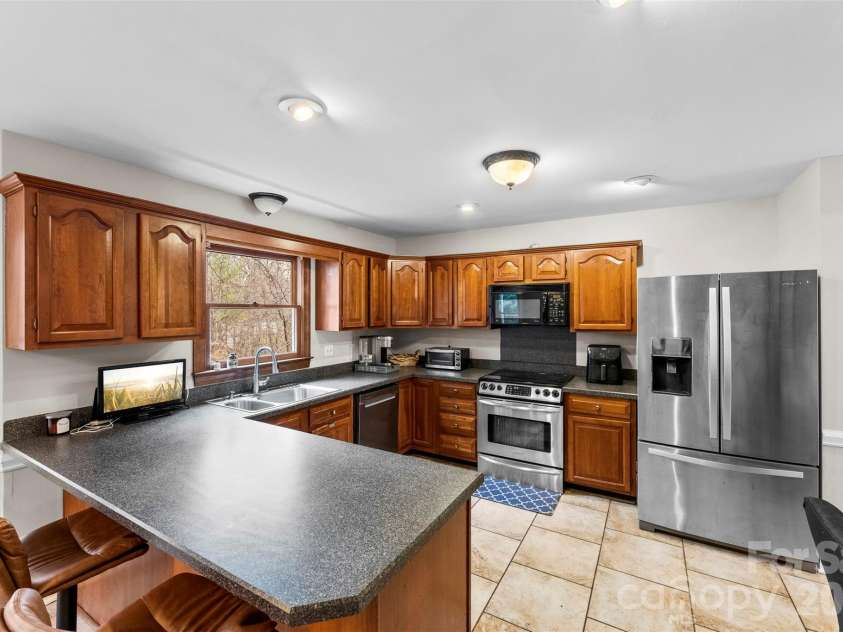 10318 Hollybrook Drive, Charlotte, NC 28277.  MLS# CAR4334718, YatesRealty ID 4782. Kitchen