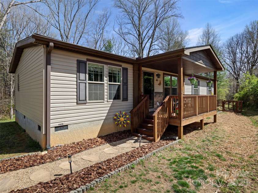 46 Mill Knob Drive, Mills River, NC 28759.  MLS# CAR4243141, YatesRealty ID 4782. 