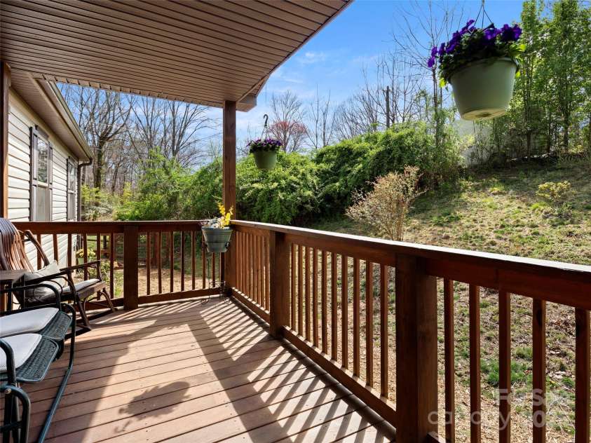 46 Mill Knob Drive, Mills River, NC 28759.  MLS# CAR4243141, YatesRealty ID 4782. 