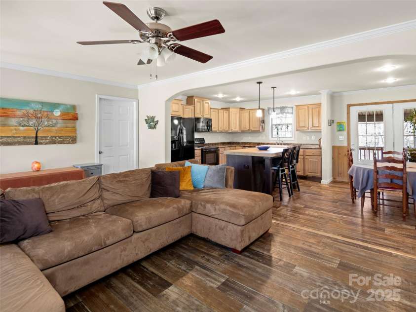 46 Mill Knob Drive, Mills River, NC 28759.  MLS# CAR4243141, YatesRealty ID 4782. 