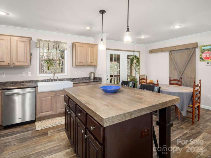 46 Mill Knob Drive, Mills River, NC 28759.  MLS# CAR4243141, YatesRealty ID 4782. 
