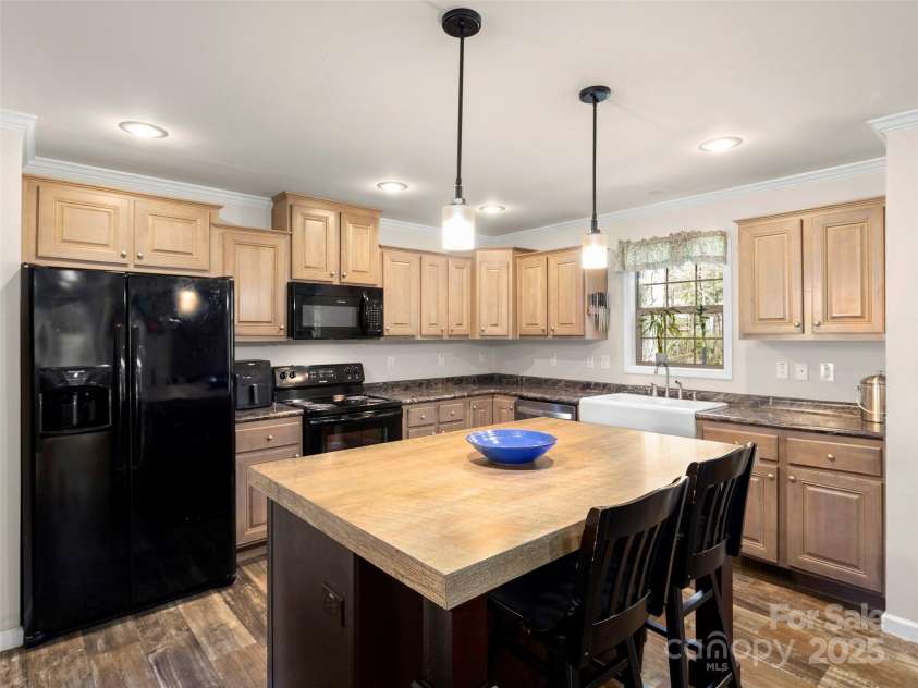 46 Mill Knob Drive, Mills River, NC 28759.  MLS# CAR4243141, YatesRealty ID 4782. 