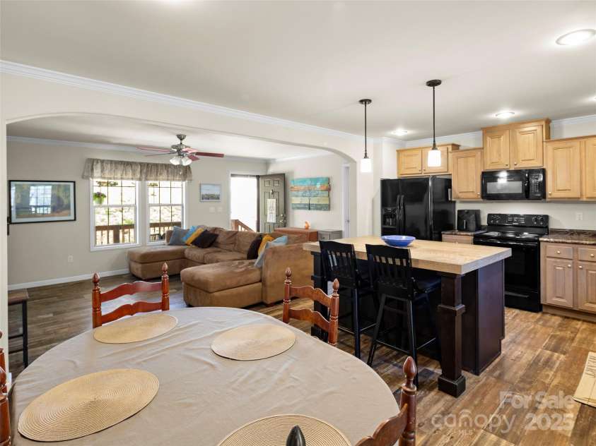 46 Mill Knob Drive, Mills River, NC 28759.  MLS# CAR4243141, YatesRealty ID 4782. 