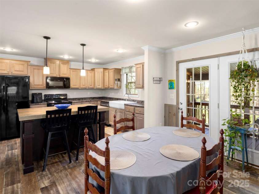 46 Mill Knob Drive, Mills River, NC 28759.  MLS# CAR4243141, YatesRealty ID 4782. 