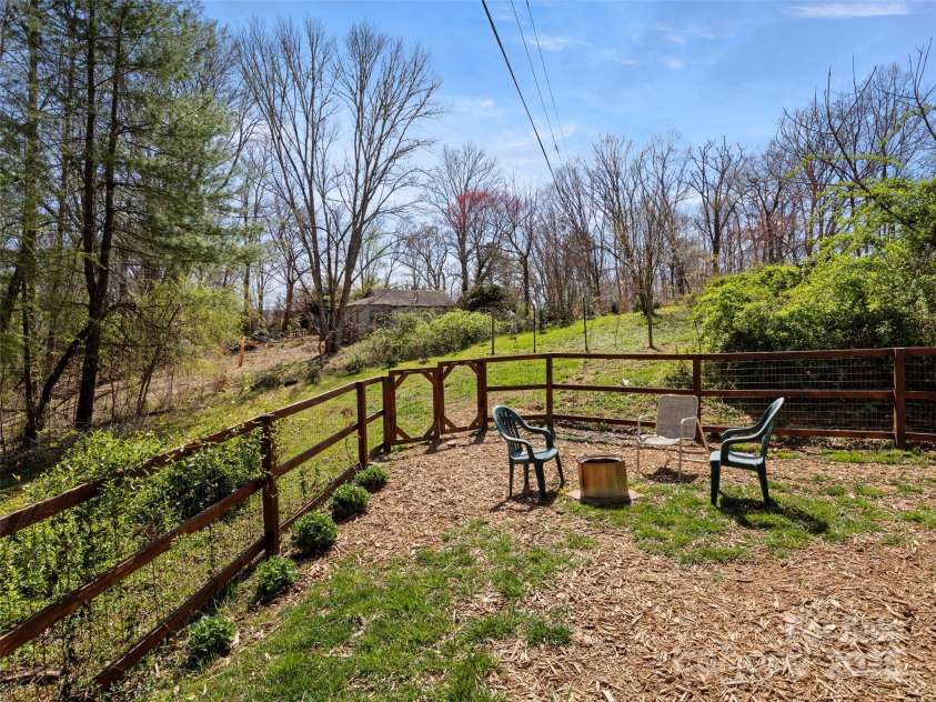 46 Mill Knob Drive, Mills River, NC 28759.  MLS# CAR4243141, YatesRealty ID 4782. 