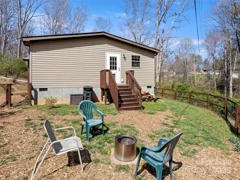 46 Mill Knob Drive, Mills River, NC 28759.  MLS# CAR4243141, YatesRealty ID 4782. 