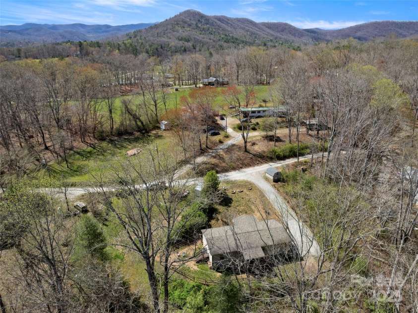 46 Mill Knob Drive, Mills River, NC 28759.  MLS# CAR4243141, YatesRealty ID 4782. 