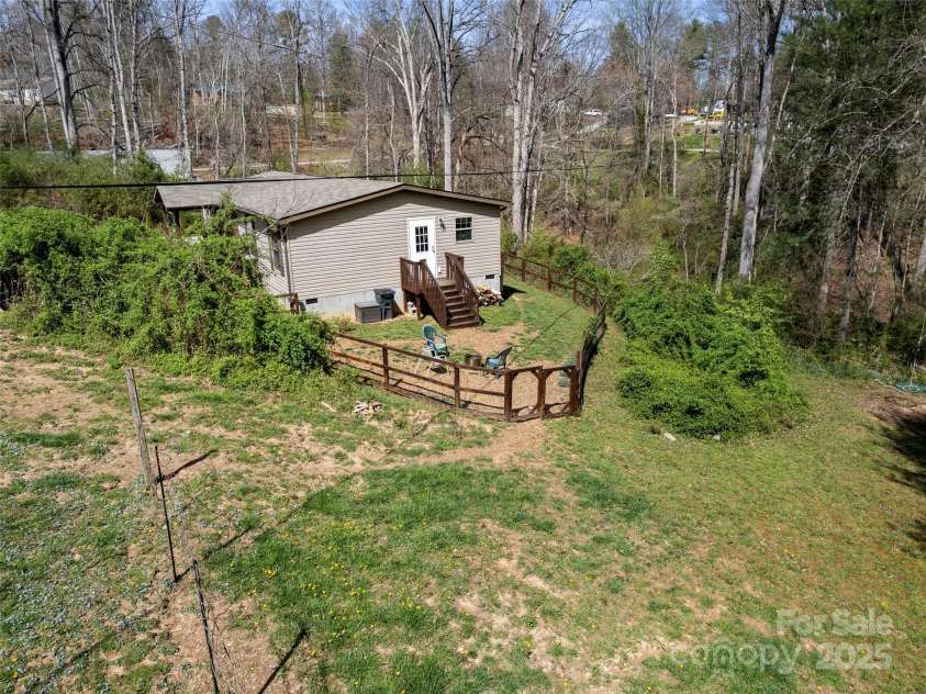 46 Mill Knob Drive, Mills River, NC 28759.  MLS# CAR4243141, YatesRealty ID 4782. 