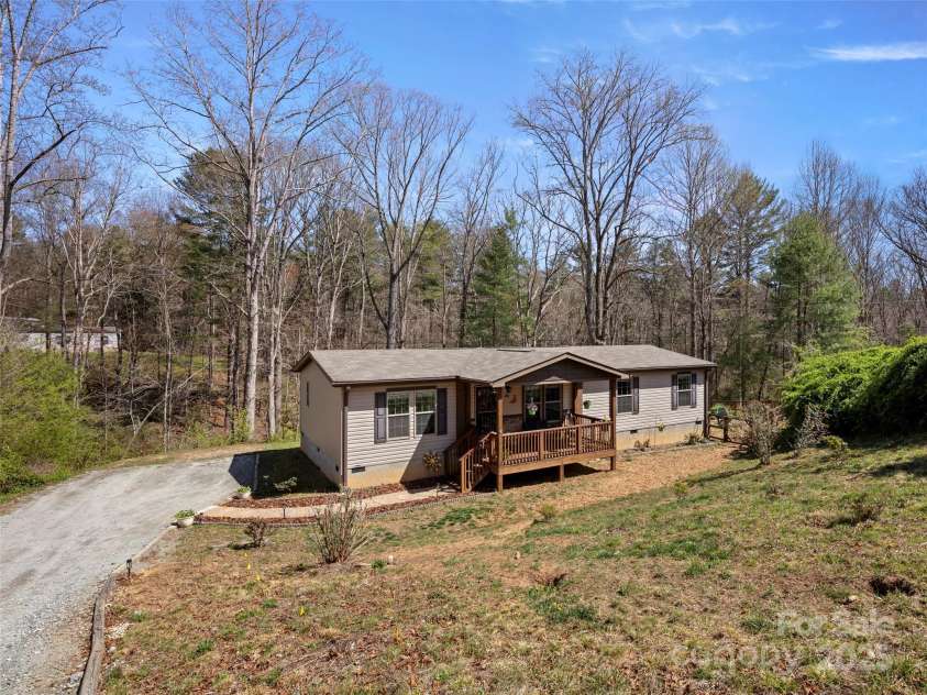46 Mill Knob Drive, Mills River, NC 28759.  MLS# CAR4243141, YatesRealty ID 4782. 