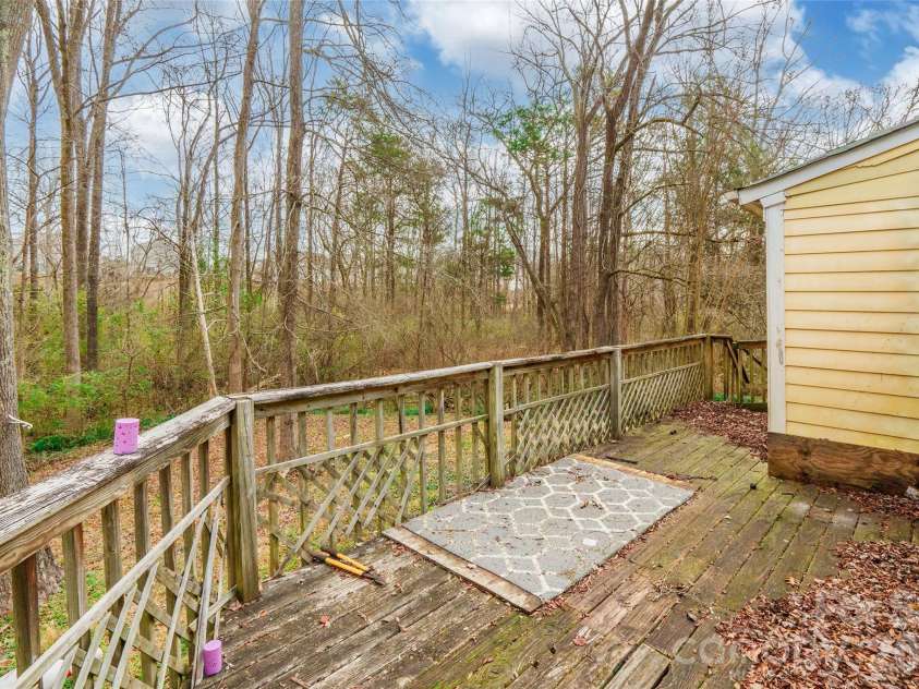3552 Braewick Place, Charlotte, NC 28227.  MLS# CAR4418697, YatesRealty ID 47820. Back Deck
