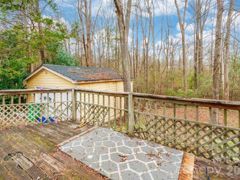 3552 Braewick Place, Charlotte, NC 28227.  MLS# CAR4418697, YatesRealty ID 47820. Back Deck