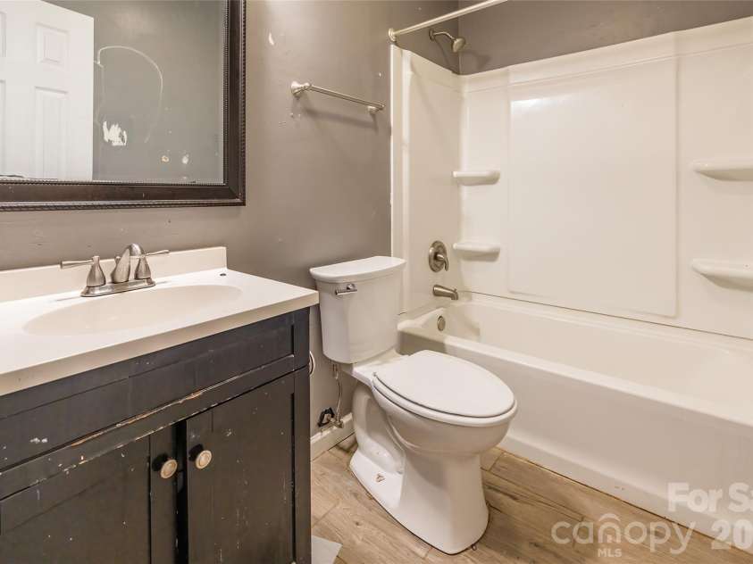 3552 Braewick Place, Charlotte, NC 28227.  MLS# CAR4418697, YatesRealty ID 47820. Bathroom 2