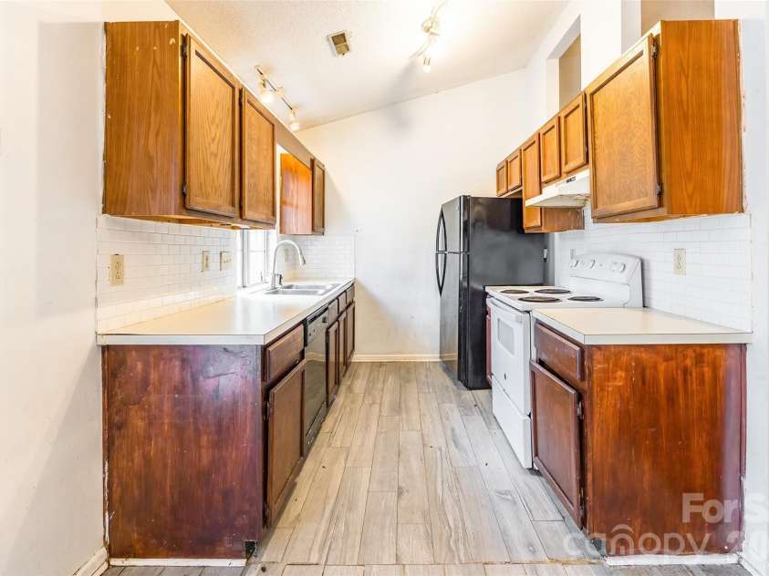3552 Braewick Place, Charlotte, NC 28227.  MLS# CAR4418697, YatesRealty ID 47820. Kitchen