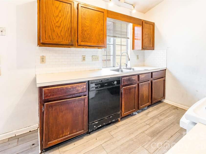 3552 Braewick Place, Charlotte, NC 28227.  MLS# CAR4418697, YatesRealty ID 47820. Kitchen