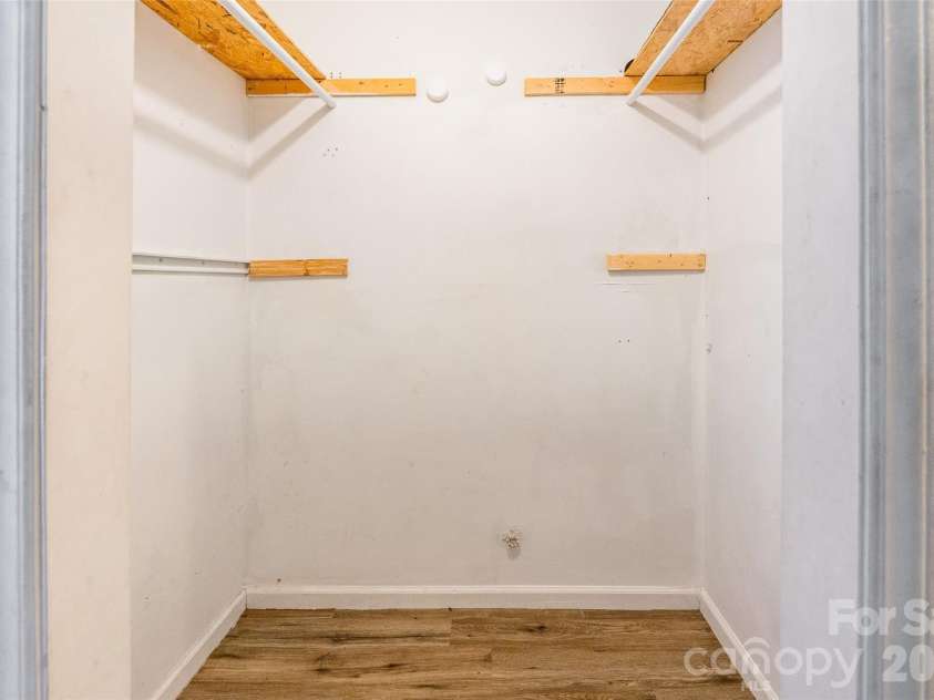 3552 Braewick Place, Charlotte, NC 28227.  MLS# CAR4418697, YatesRealty ID 47820. Primary Closet