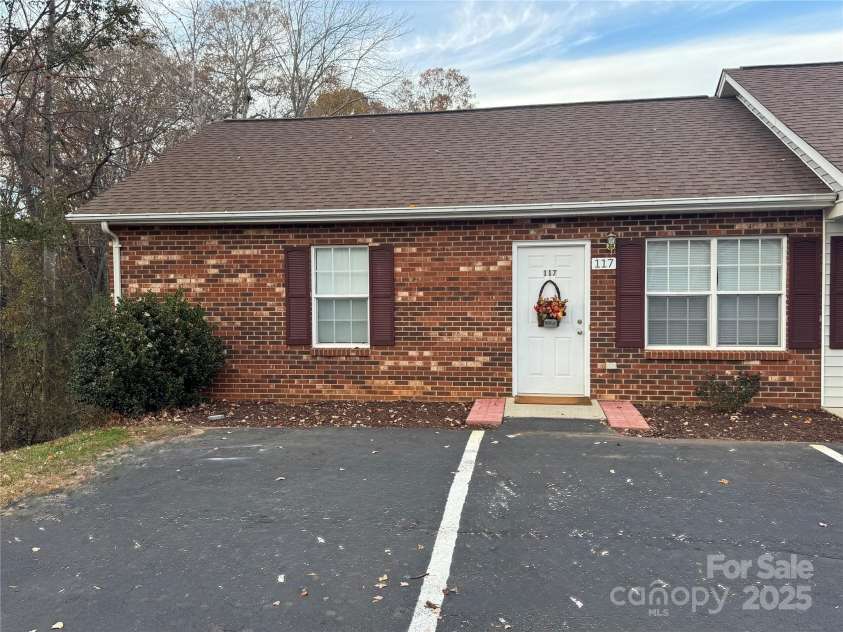 117 24th Street, Hickory, NC 28601.  MLS# CAR4321877, YatesRealty ID 47821. Front of townhome. End Unit