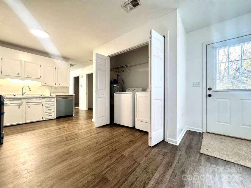 117 24th Street, Hickory, NC 28601.  MLS# CAR4321877, YatesRealty ID 47821. Washer & Dryer