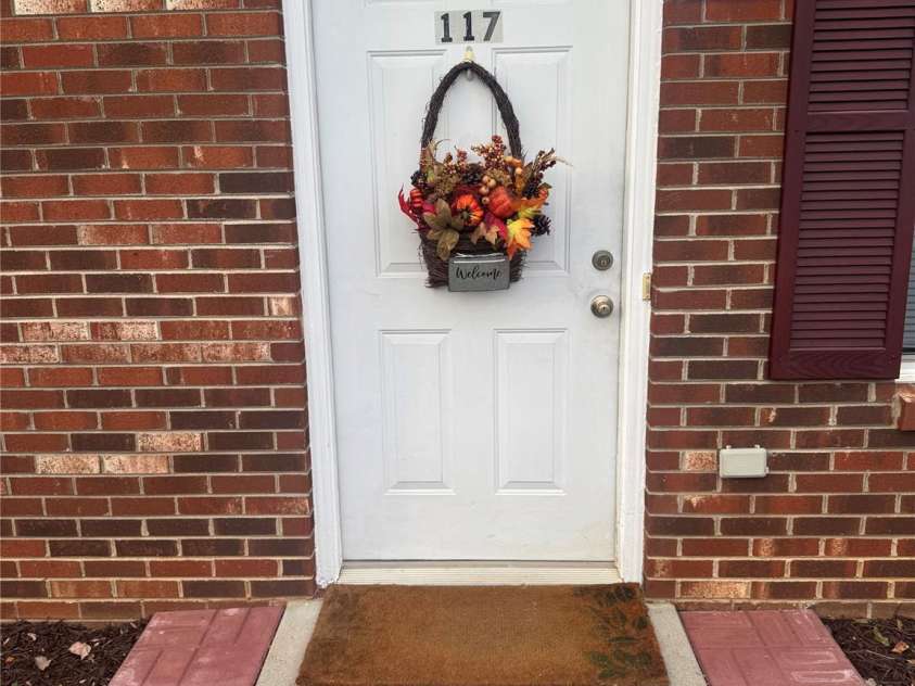 117 24th Street, Hickory, NC 28601.  MLS# CAR4321877, YatesRealty ID 47821. Welcome Home!