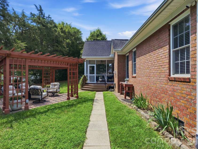 708 King Fredrick Lane, Concord, NC 28027.  MLS# CAR4419658, YatesRealty ID 47822. 