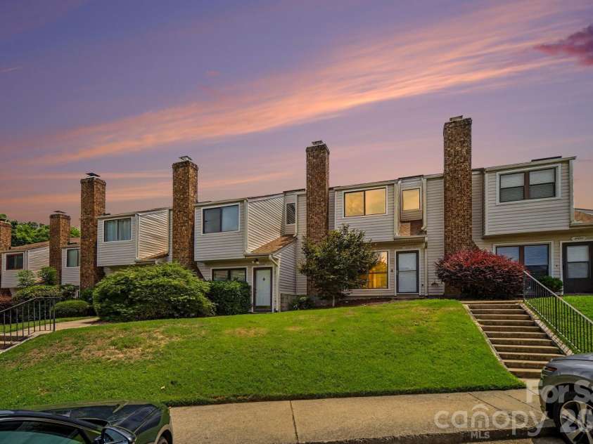 11009 Carmel Crossing Road, Charlotte, NC 28226.  MLS# CAR4408434, YatesRealty ID 47823. Twilight