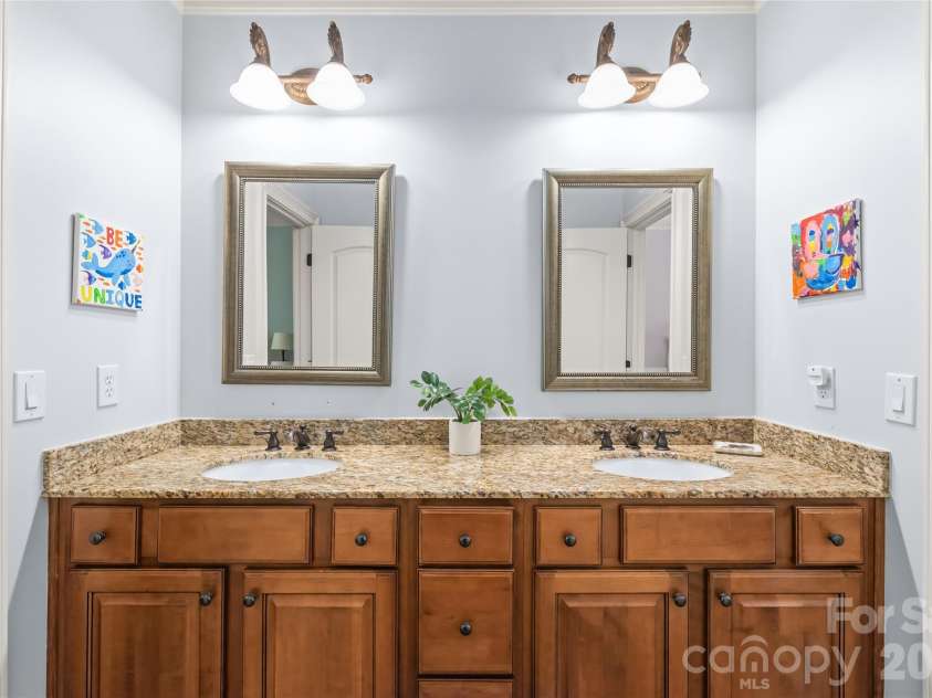 7320 Summerlin Place, Charlotte, NC 28226.  MLS# CAR4418024, YatesRealty ID 47825. A shared Jack-and-Jill bath connects Bedrooms two and three, featuring a private wet area that separates the tub/shower, and toilet for extra convenience.
