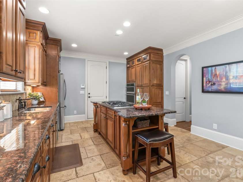 7320 Summerlin Place, Charlotte, NC 28226.  MLS# CAR4418024, YatesRealty ID 47825. Recessed lighting throughout the kitchen illuminates the workspace while keeping the clean lines of the ceiling uncluttered.
